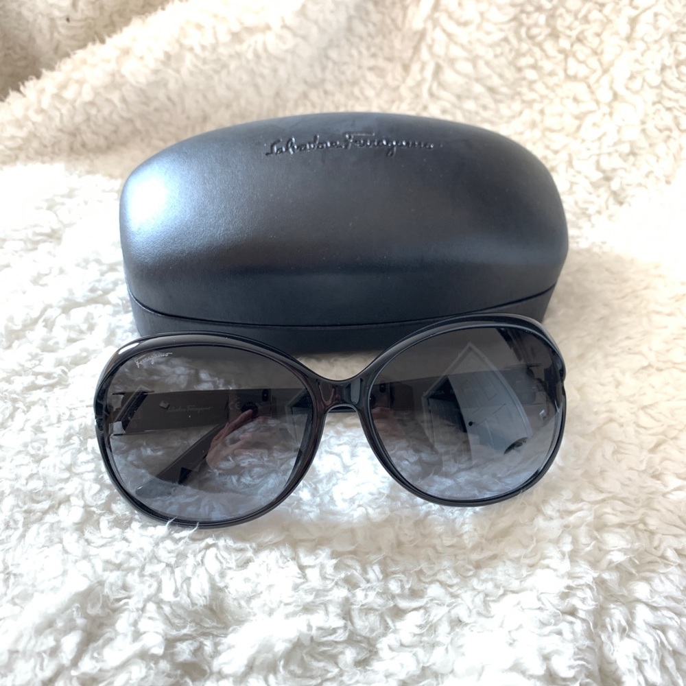 Salvatore ferragamo SF770SA sunglasses black